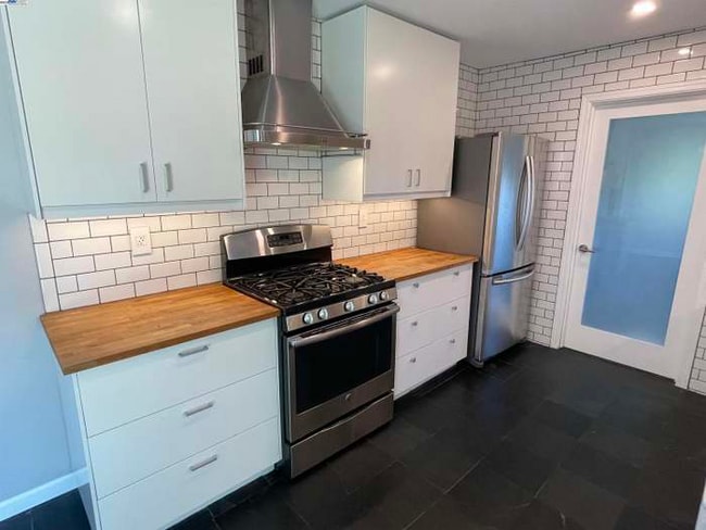 Photo - 2005 Joan Way