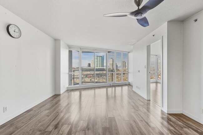 Photo - 13618-1100 100 Ave