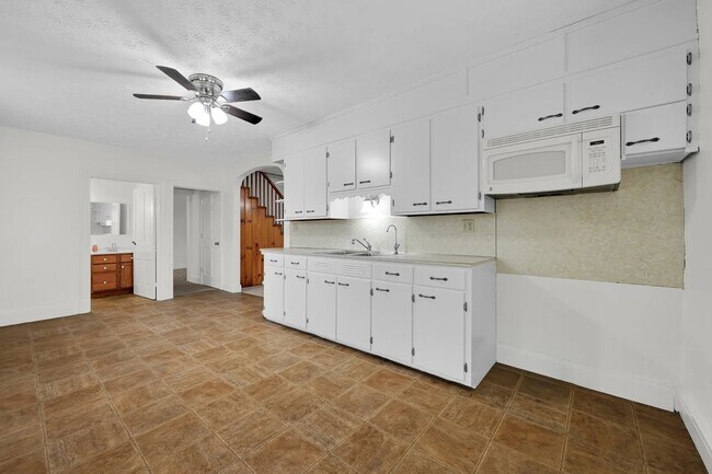 Photo - 709 Schaeffer Rd