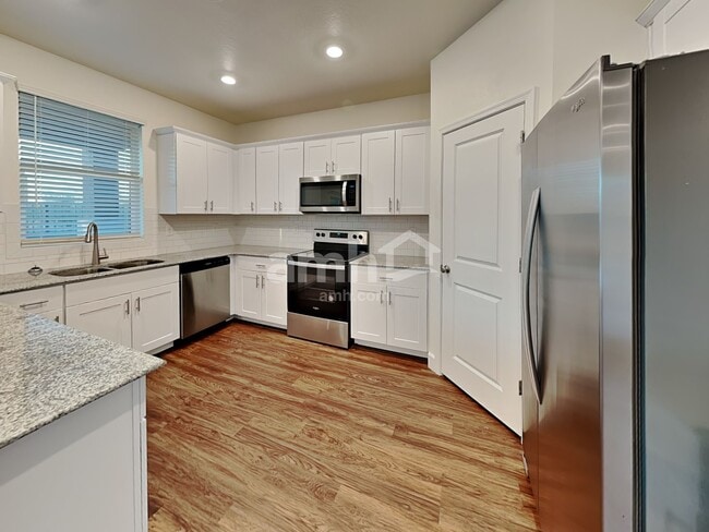 Photo - 679 W Laredo Ave