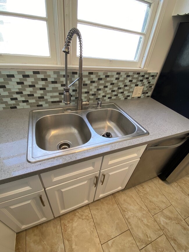 Photo - 626 Midvale Ave