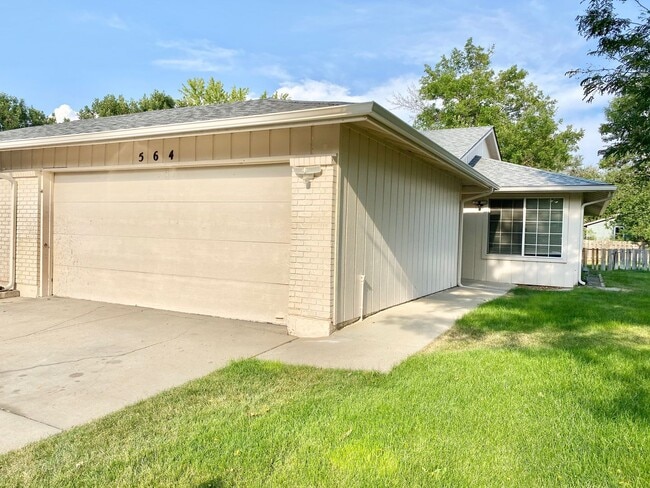 Building Photo - 562-564 Jocelyn Drive Unit 564