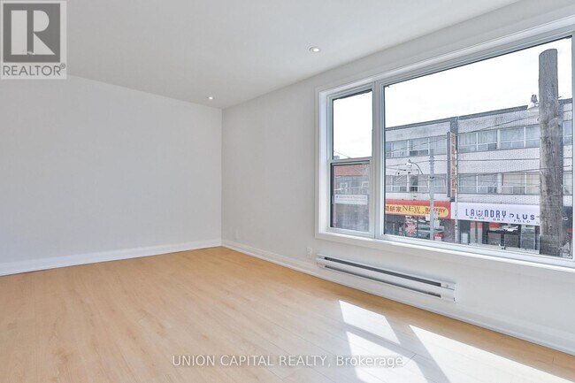 Photo - 612 Gerrard St E