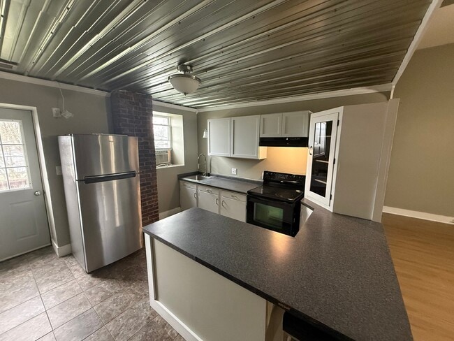 Photo - 110 E Main St Unit Apt 6