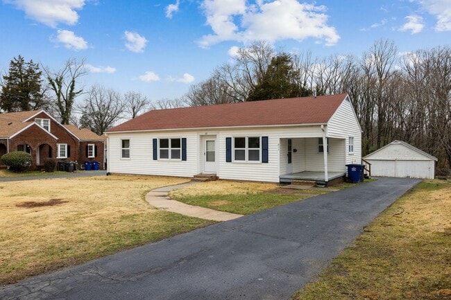 Building Photo - 611 Polo Rd