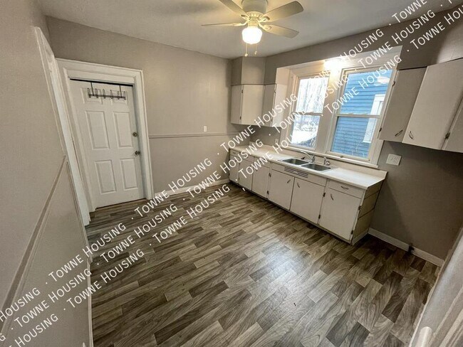 Photo - 39 Aldrich Pl Unit Lower