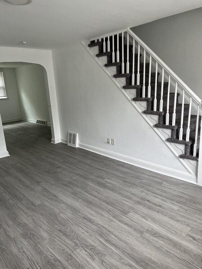 Photo - 240 W 21st St