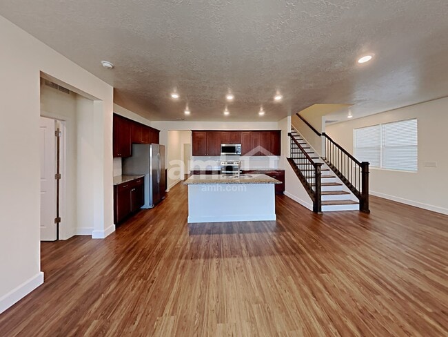 Photo - 1192 Wagon Way