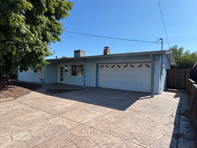 Building Photo - "Charming 3-Bed Concord Gem with Granite C... Rental