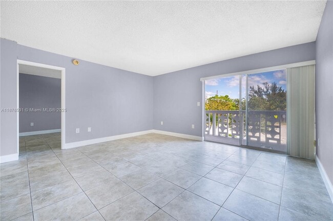 Building Photo - 4141 Nautilus Dr Unit 2F Rental