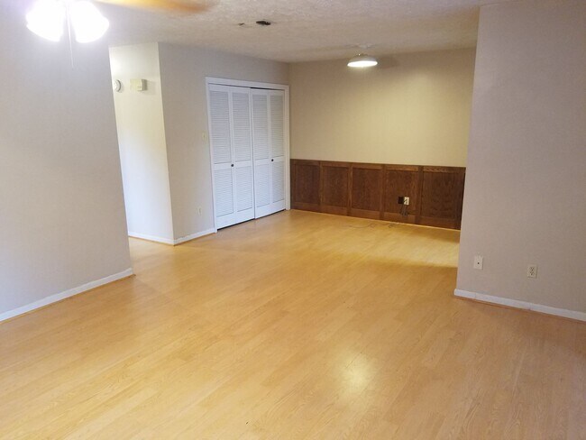 Photo - 412-414 Brentwood Unit 414