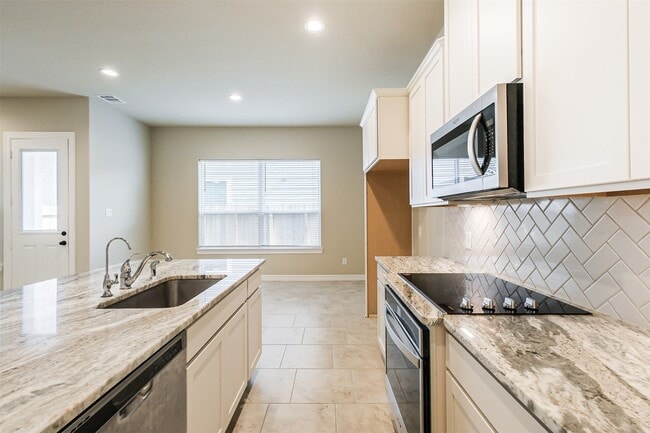 Photo - 11005 Cres Light Way