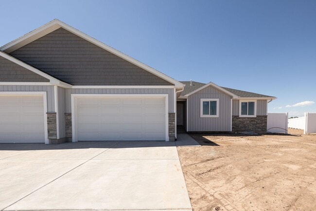 Building Photo - BRAND NEW 5 BED 3 BATH HOME IN IDAHO FALLS