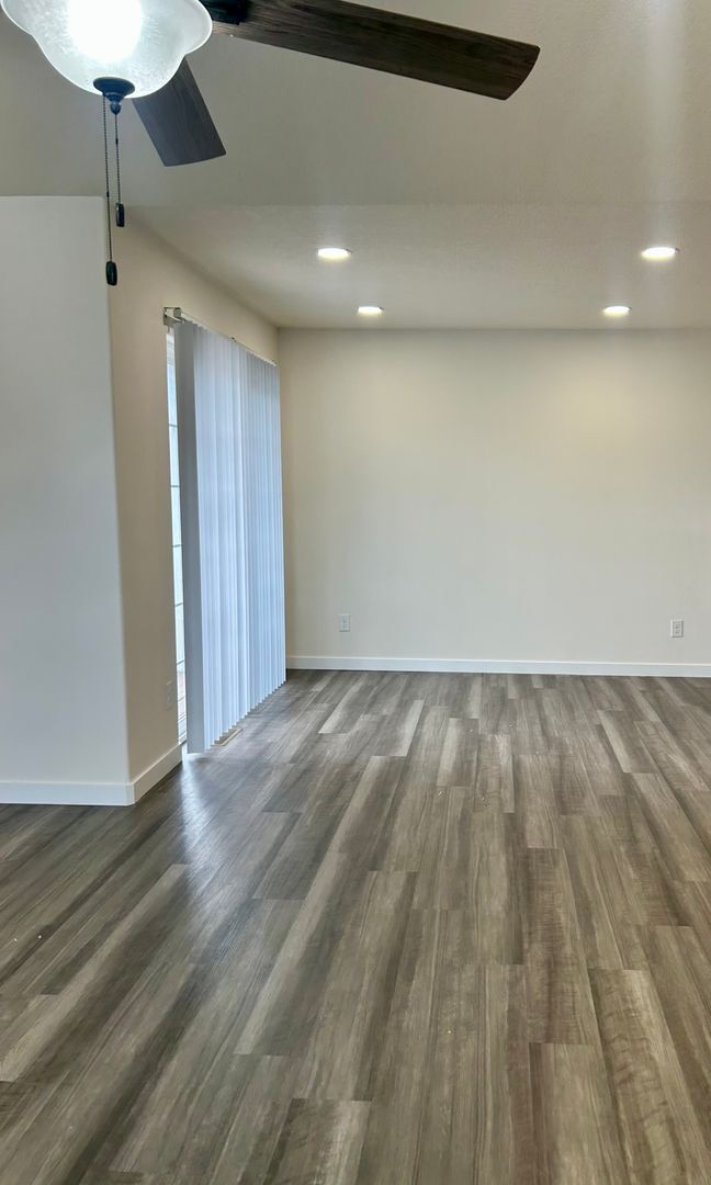 Photo - 938-940-940 Boardwalk Ave NE Unidad 940
