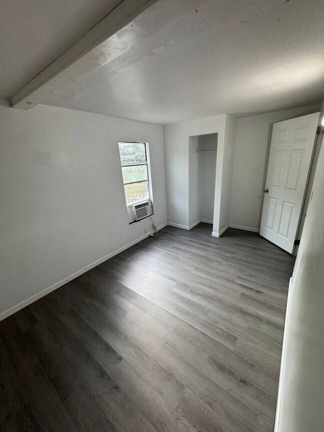 Photo - 711 Nashville Rd Unit 1