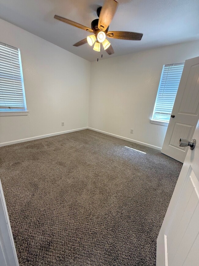 Photo - 828 Horseshoe Dr