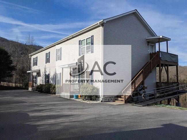 Building Photo - 52 Smith Lake Rd Unit B