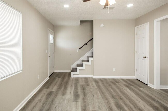 Photo - 301 Fireman St