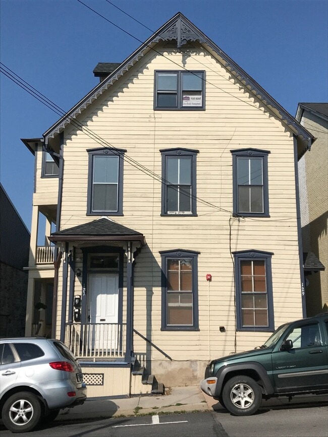 Building Photo - 127-129 Spring Street (N) Unit 129