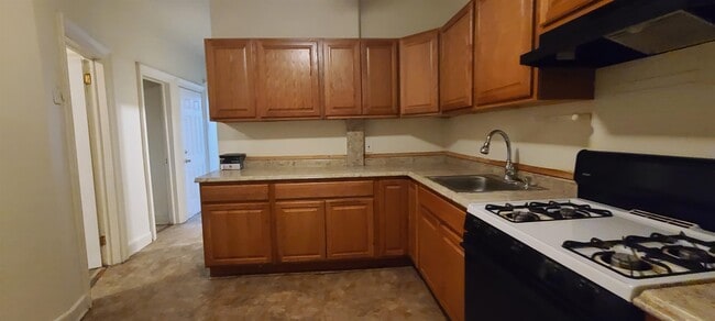 Building Photo - 29 Roosevelt Ave Unit 1 Rental