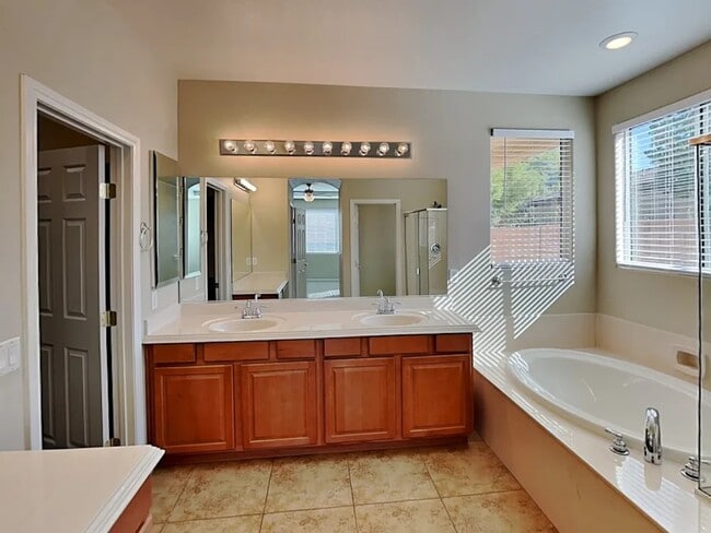 Photo - 4715 Junewood St