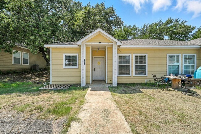 Building Photo - Cozy 2 Bed 1 Bath Duplex in Little Elm! Rental