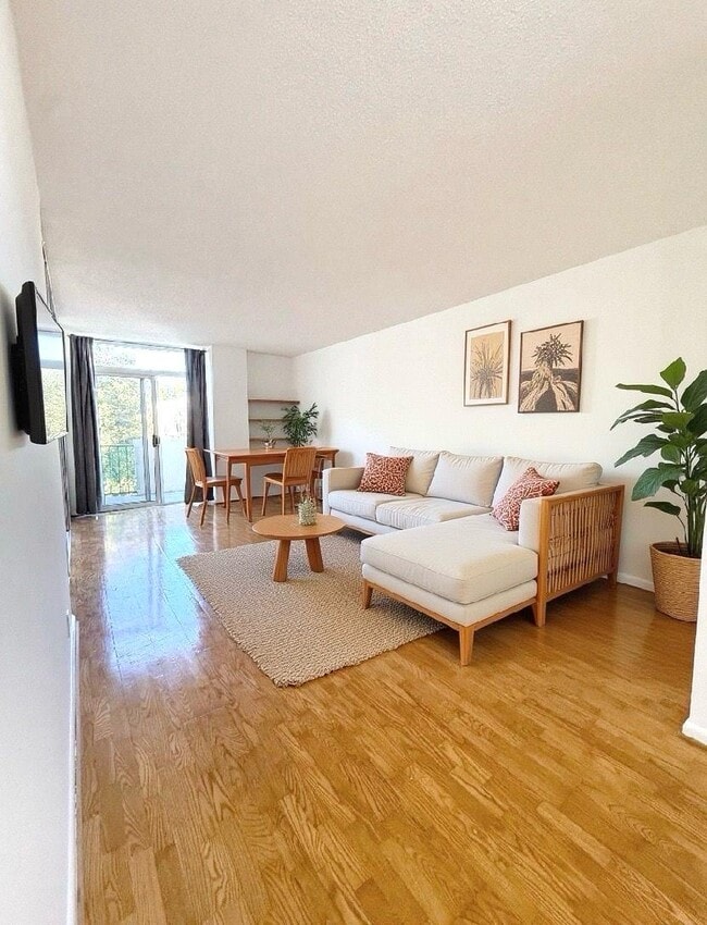 Building Photo - 200 Grand Cove Way Unit 5F