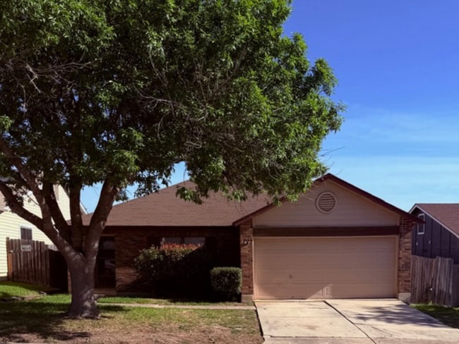 Building Photo - Move-In Special. ½ off the first full month's rent with a 12-month lease.