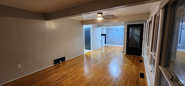 Building Photo - 1960 Creston Rd Rental