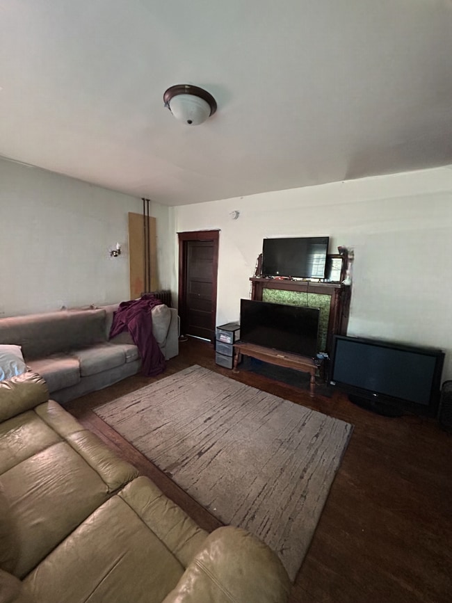 8 Bed 3 Bath close to UWEC!