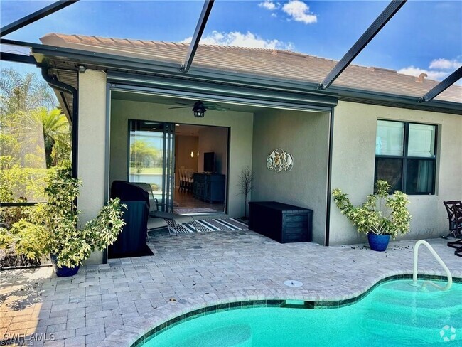 Building Photo - 7627 Jacaranda Ln Rental