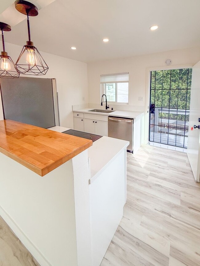 Photo - 4211-4219 Jewell Unit 4211