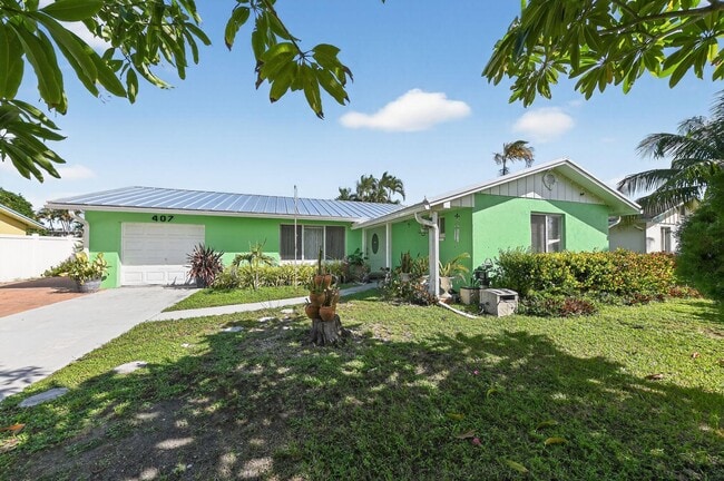 Photo - 407 Highwood Cir