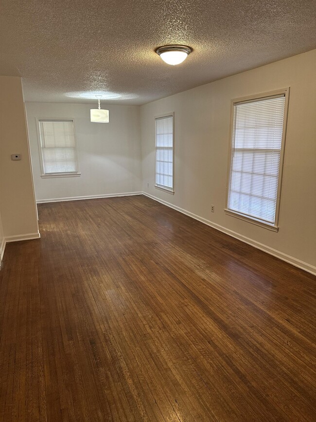 Photo - 580 Parkdale Dr