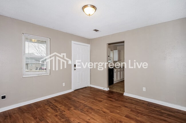 Photo - 837 Pitney Ln