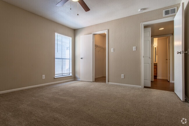 2 Hab, 2 Ba-921  ft²-Bedroom