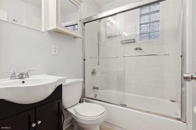 3 br, 1 bath Triplex - 1729 W MONTGOMERY A... - 3 br, 1 bath Triplex - 1729 W MONTGOMERY A... Unidad 101 Rental