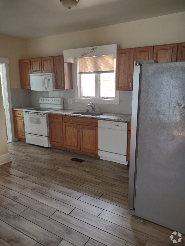 Building Photo - 261 Brooks Ave Unit Down Rental