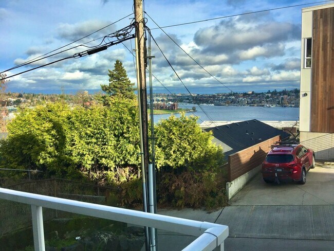 Photo - Gorgeous Queen Anne View Condo Unidad 100