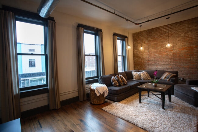 LR facing C Street - 225-200 E Blaine St Unit 200