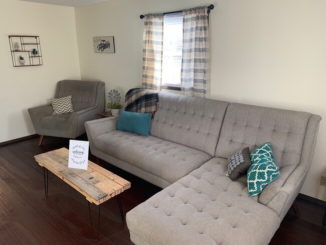 Building Photo - 617 4th St Unit 3