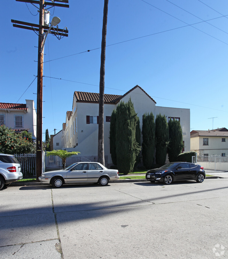 Primary Photo - 2062 Dracena Dr Apartments