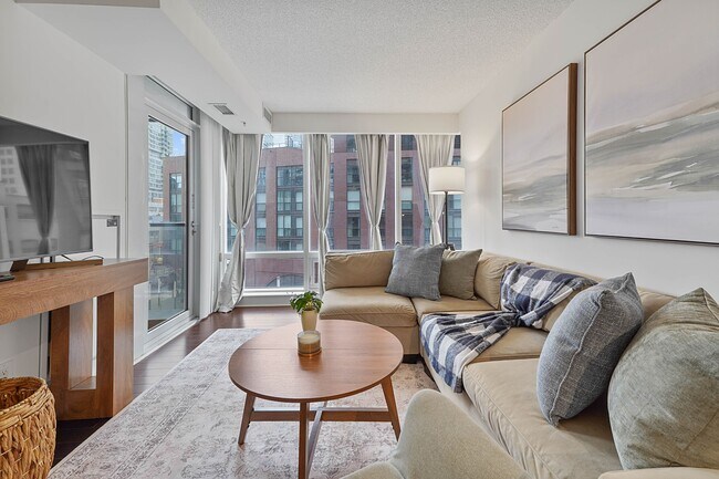Photo - 295 Adelaide St W