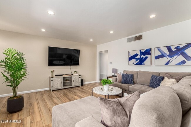 Photo - 8302 E Windsor Ave