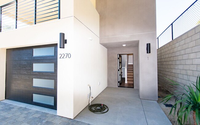 Building Photo - DunstanSt - 2270 Unit 01