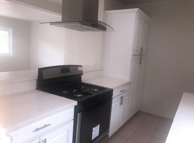 Photo - 5461 Kingsley St