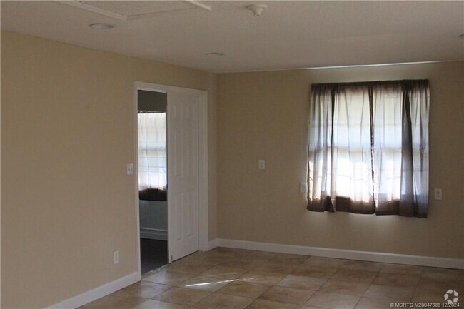 Building Photo - 6105 SW Gator Trail Rental