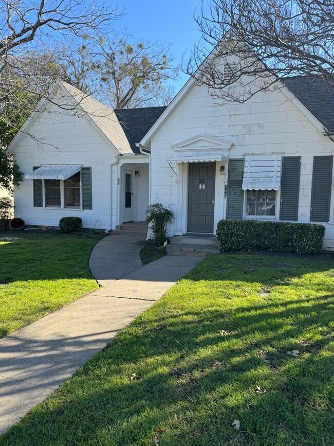 Photo - 309 S Alamo St