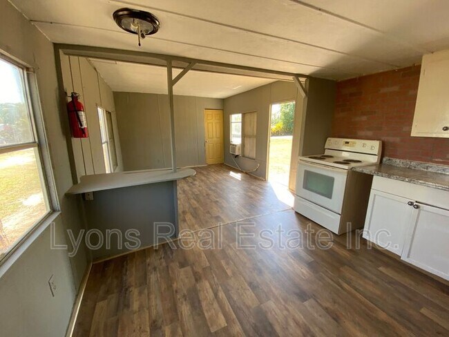 Photo - 8086 Heck Dr Unidad #9