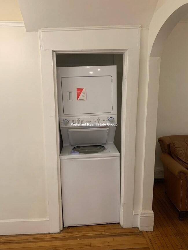 Photo - 25 Lawrence Ave